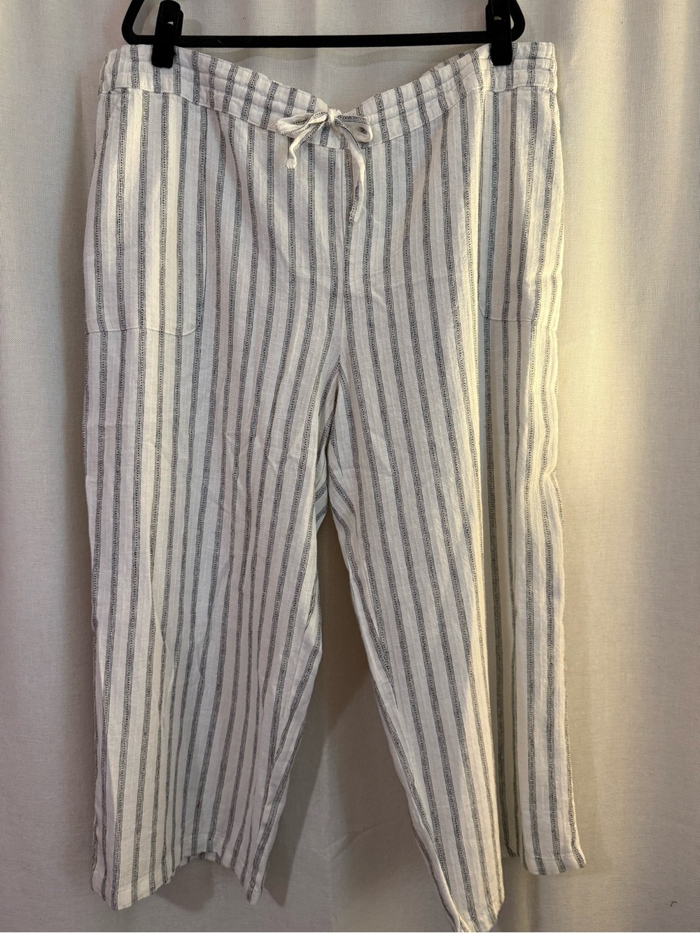 Liz Claiborne White and Gray Vertical Stripe Drawstring Pants